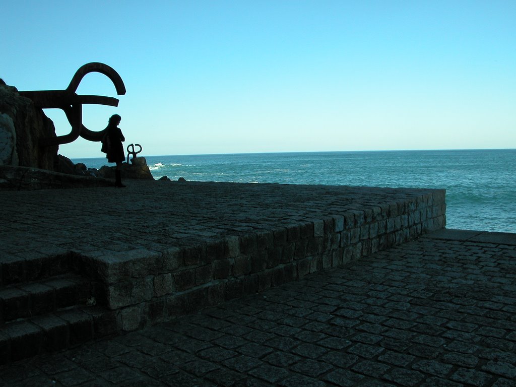 MADRILLANO. ATARDECER EN EL PEINE DE LOS VIENTOS DE CHILLIDA - SAN SEBASTIÁN-EUSKADI-ESPAÑA. by Madrillano