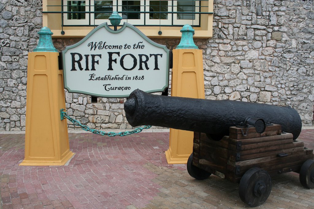 Curaçao - Rip Fort (1/2008) by Dean Zanello