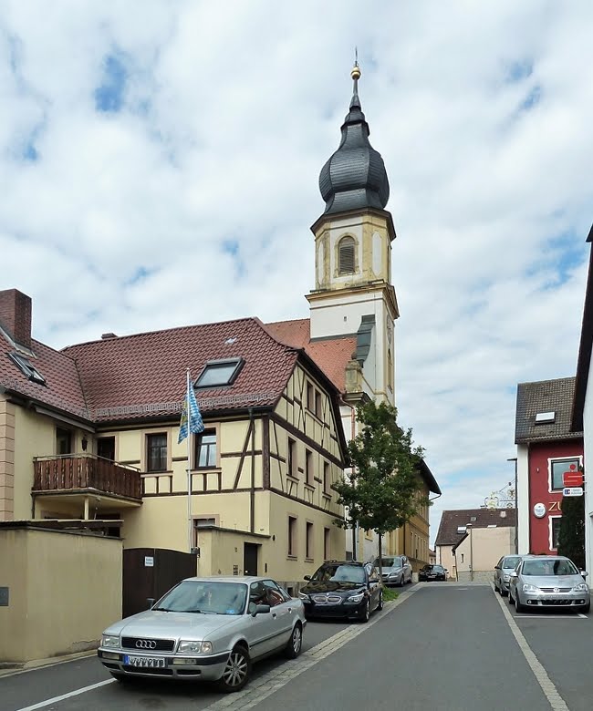 Laurentiusstraße, die Zentralstraße Lengfelds by WanderGroschi & CGK