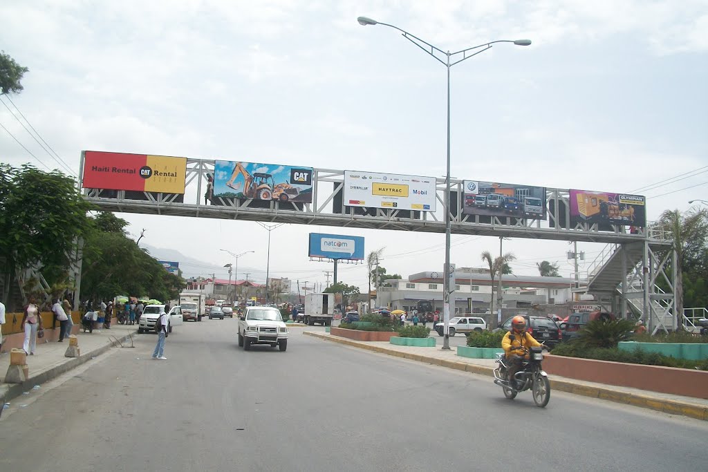 Passerelle sur la route de l'aeroport by la treve