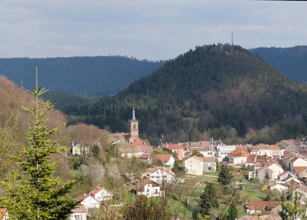 BRUYÈRES Vosges, vue sur l'Eglise et l'Avison by Philippe POIX