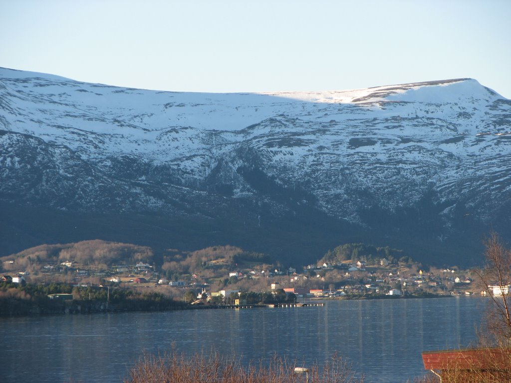 Holen/Vedde/Sulafjellet fra Furmyra by HOL1