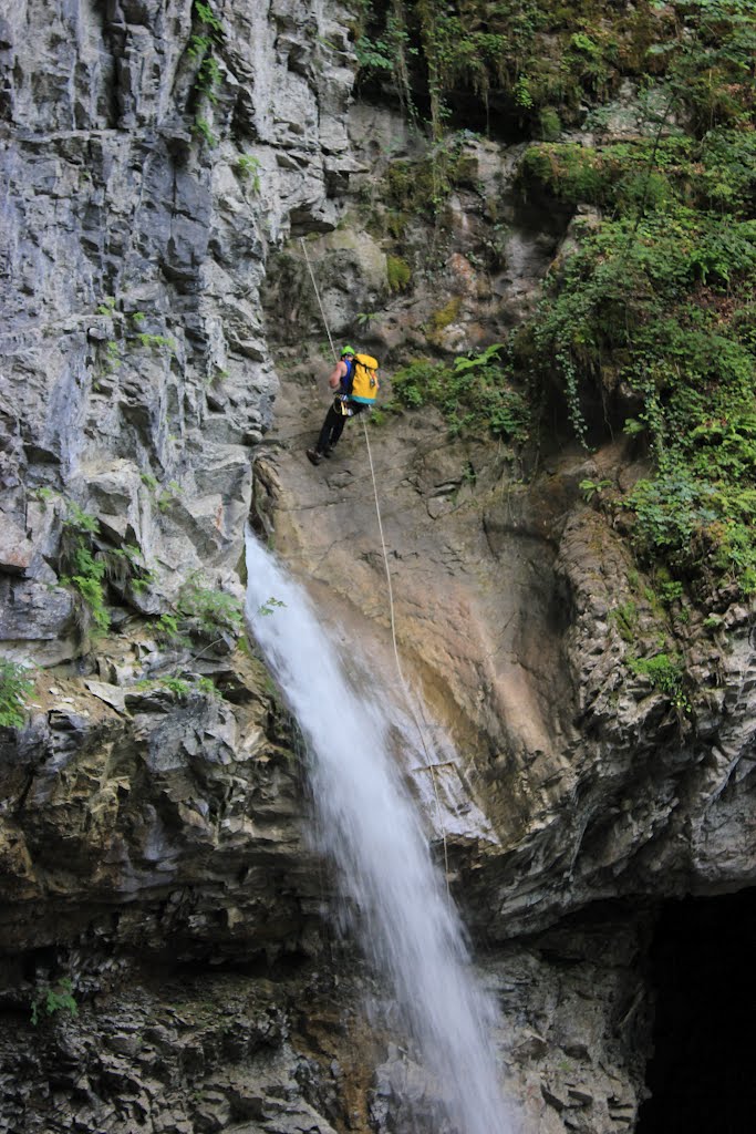 Grotte et Cascade de Seythenex by ỘỘ Peter IJmker