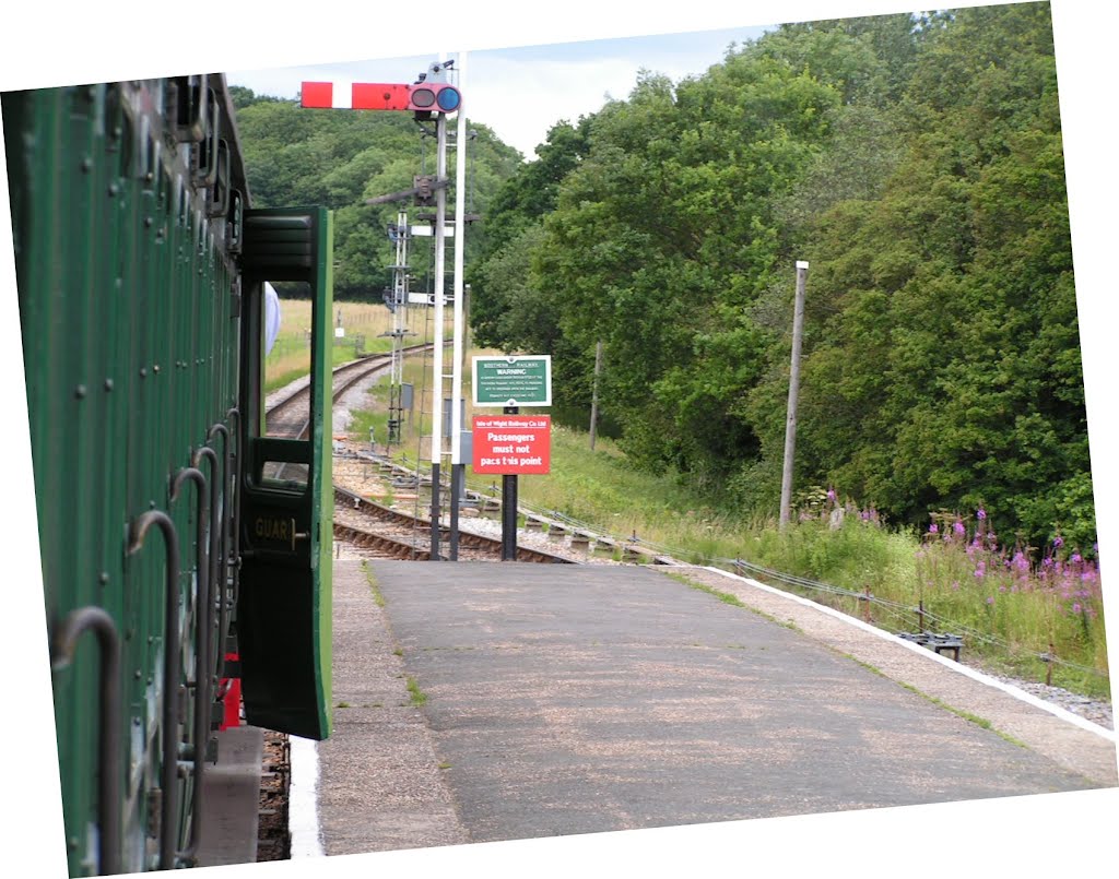 End of platform - Wootton Bridge by Olof Lagerkvist