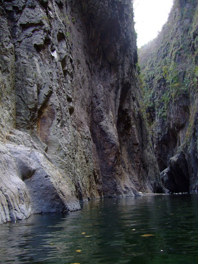 Cañón de Somoto, Madriz, Nicaragua by Victor Cruz Piña