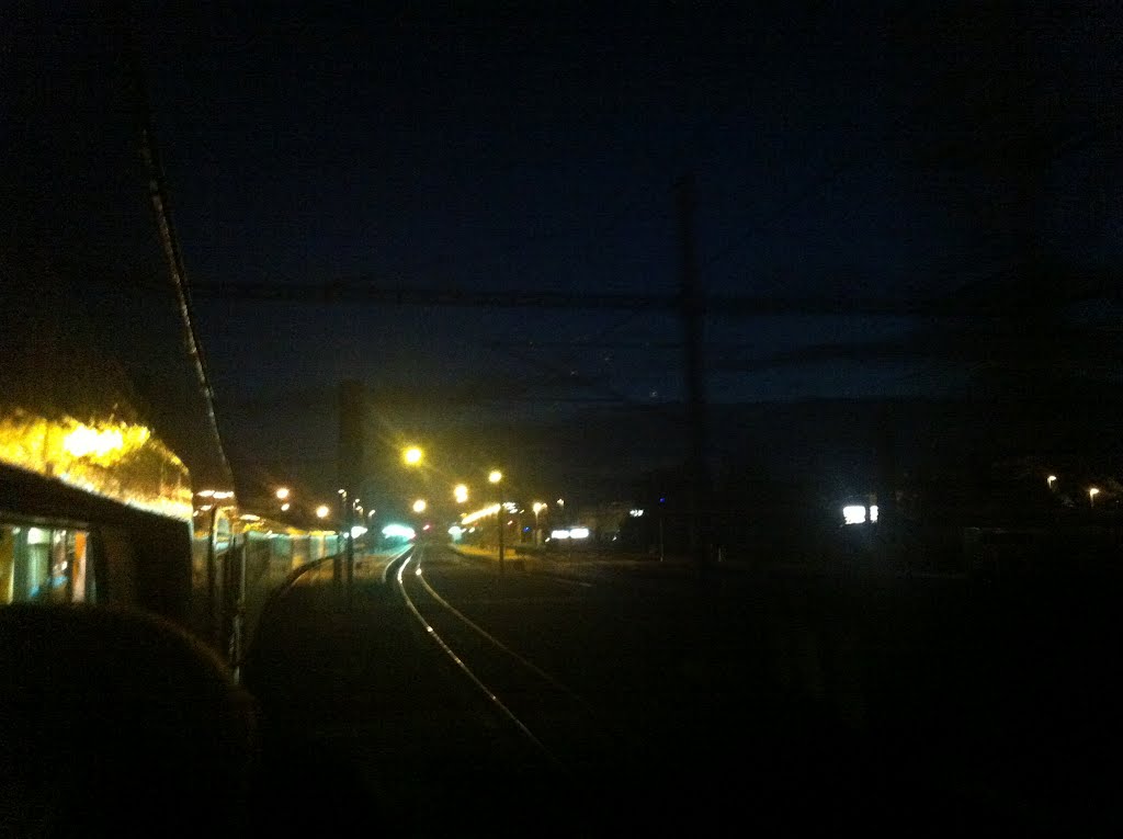 Arriving from Ostrava at Nádraží Praha-Libeň station. by JuhaVnt