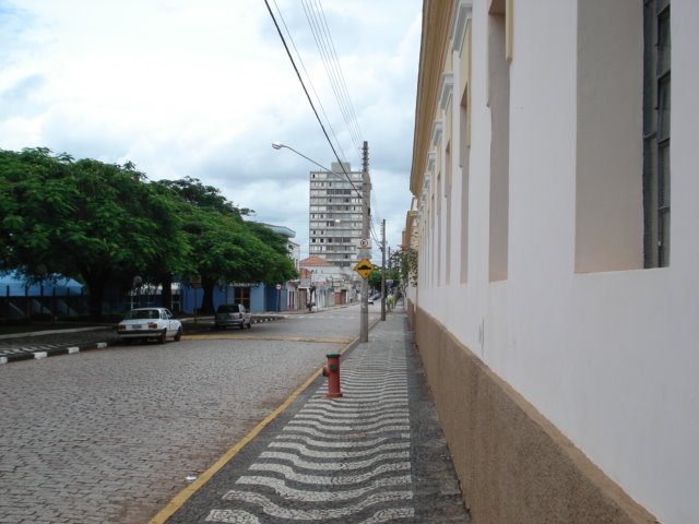 Paredão do INSA e rua Cesário Coimbra, Araras-SP by LPSLPS