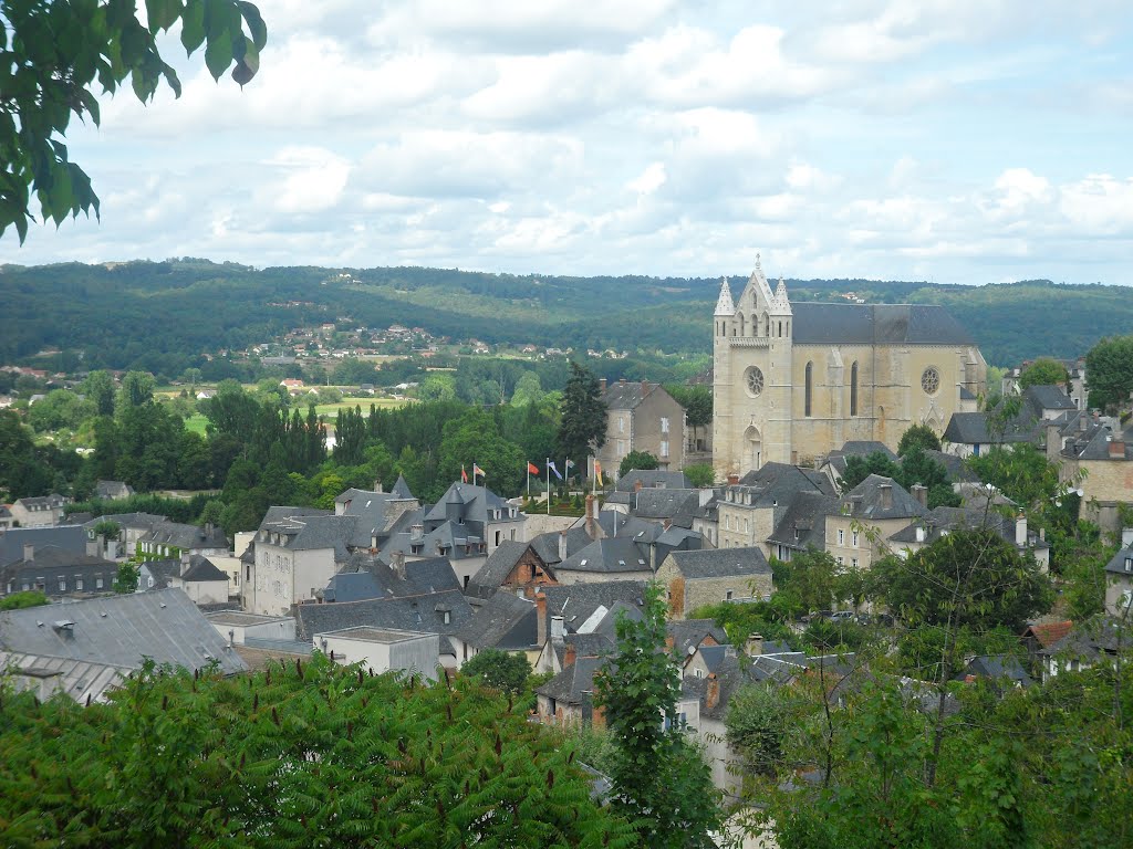 Terrasson-Lavilledieu et l'église abbatiale Saint-Sour vue depuis les Jardins de l'imaginaire by IERONIMUS