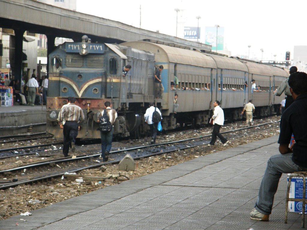 Bahnhof Kairo by ewkvienna