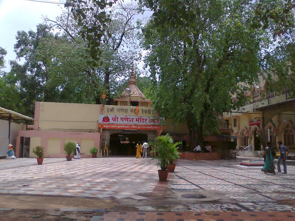 A temple in Nagpur by suchitaxaxa