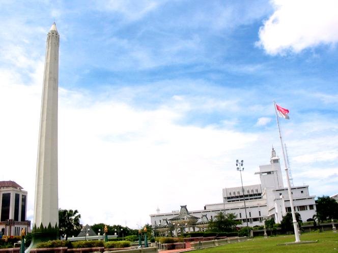 Pahlawan Monument by wangweijie