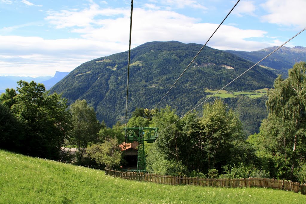 Talstation des Korblifts in Vellau mit Blick auf's Vigiljoch by Serena1108