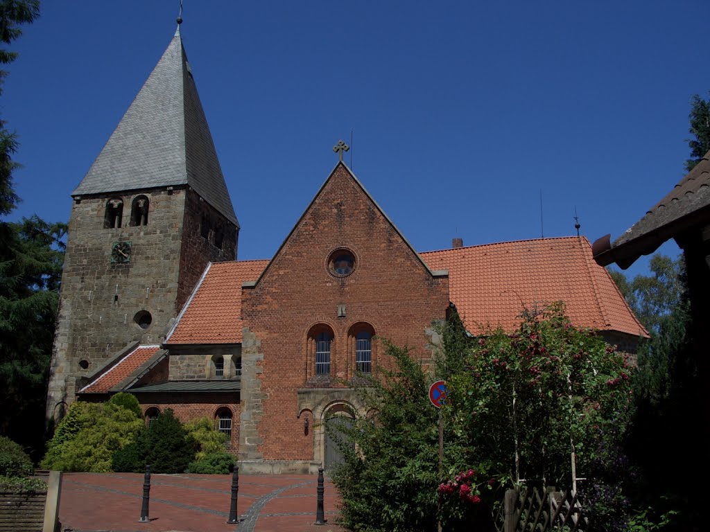 Die Kirche in Marklohe wurde von Conrad Wilhelm Hase restauriert und erweitert. by Dierk Lawrenz