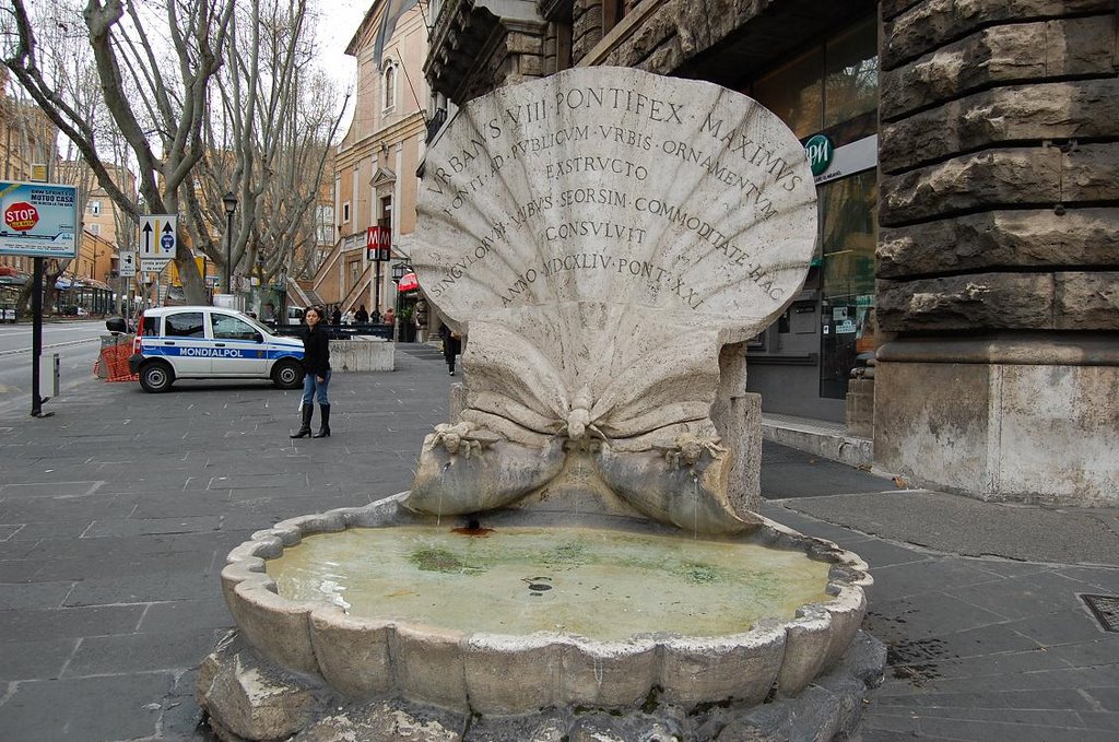 Fuente de las Abejas by Carlo Vivi