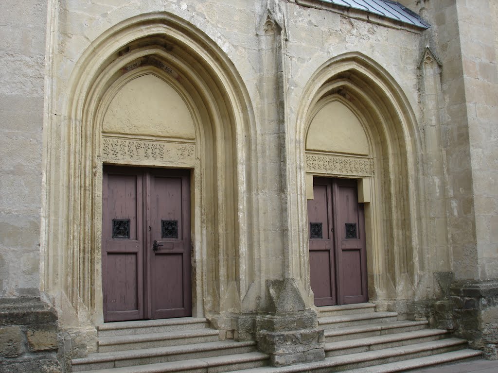 Die zwei Portale an der Blutkirche by Florian V.