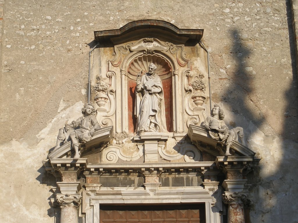 Chiesa Parrocchiale di Toscolano, particolare della facciata by francocastellini