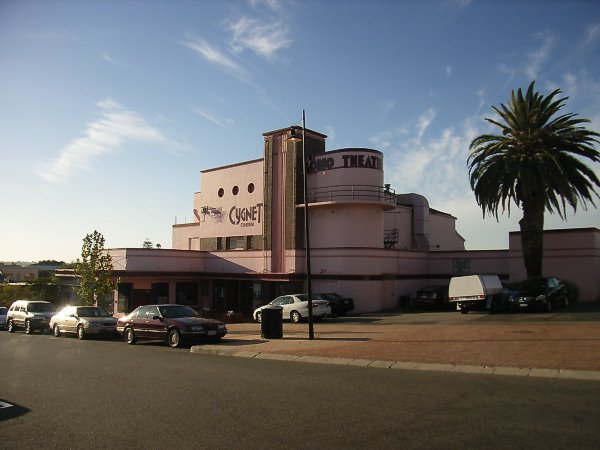 CYGNET CINEMA at the Como by takao55