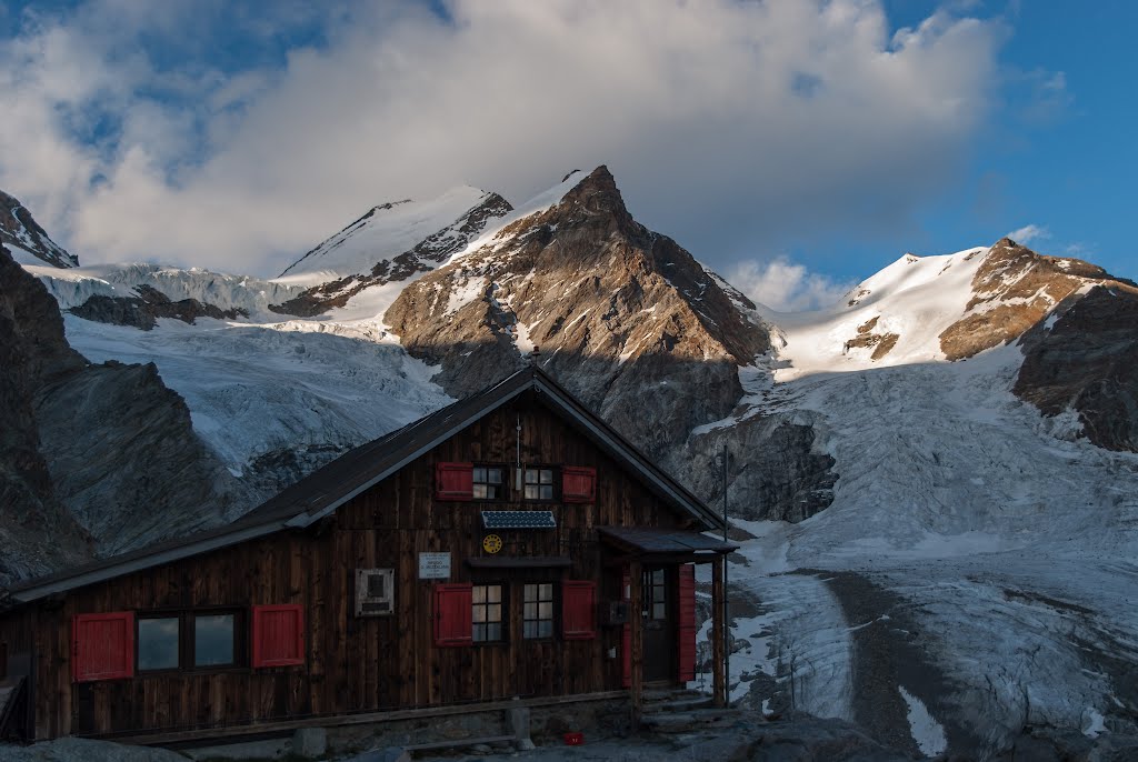 Rifugio Mezzalama by Rosty58