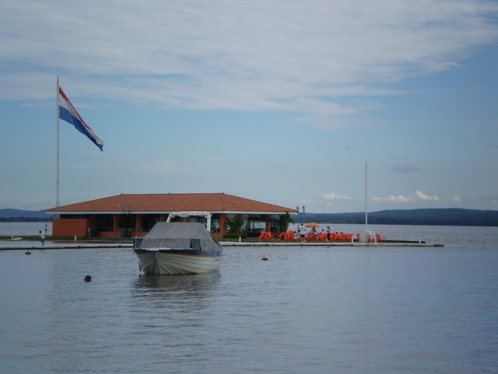 Lago Ypacarai by perogre