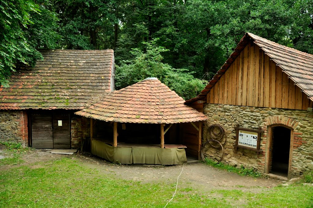 Stodola, stáje a kovárna, hrad Šelmberk by matvej