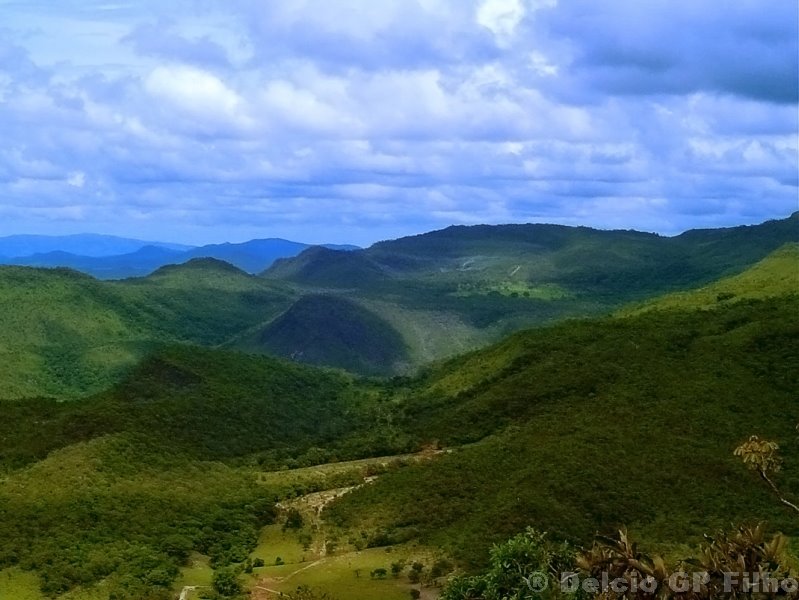 Serra dos Pirineus by Delcio