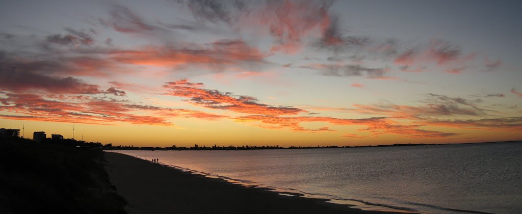 Sunset,Rockingham Beach by ErrolJB