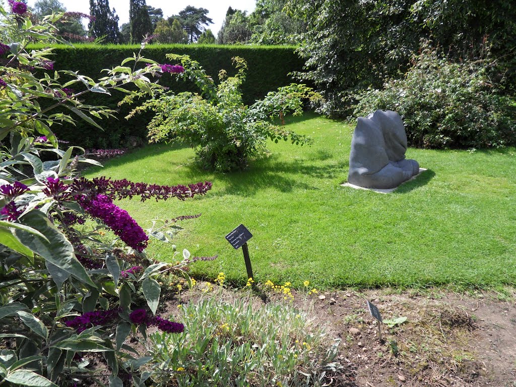 The Fold sculpture by Jessica Harrison, Buddleia by Nature both works of Art at the Botanic Gardens by Bobsky.