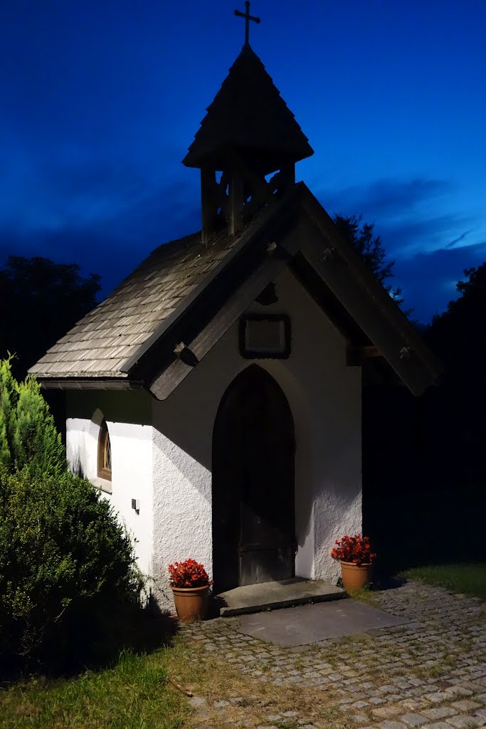 Kapelle in der Nacht by ecdltf