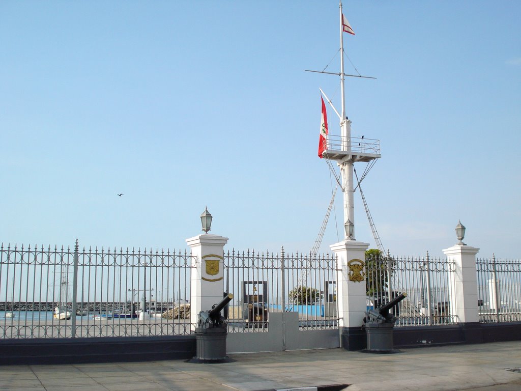 Escuela Naval del Perú (Ingreso al muelle) by Jhon Romero