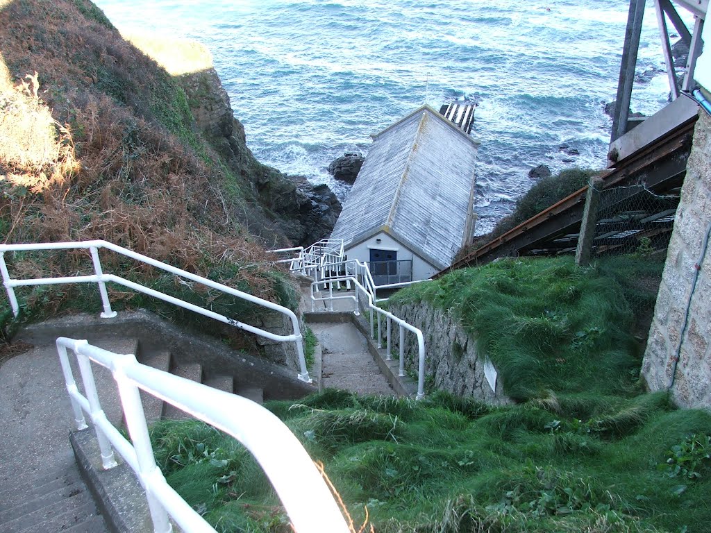 The old Lizard Lifeboat house - November 2005 by Tristan Barratt