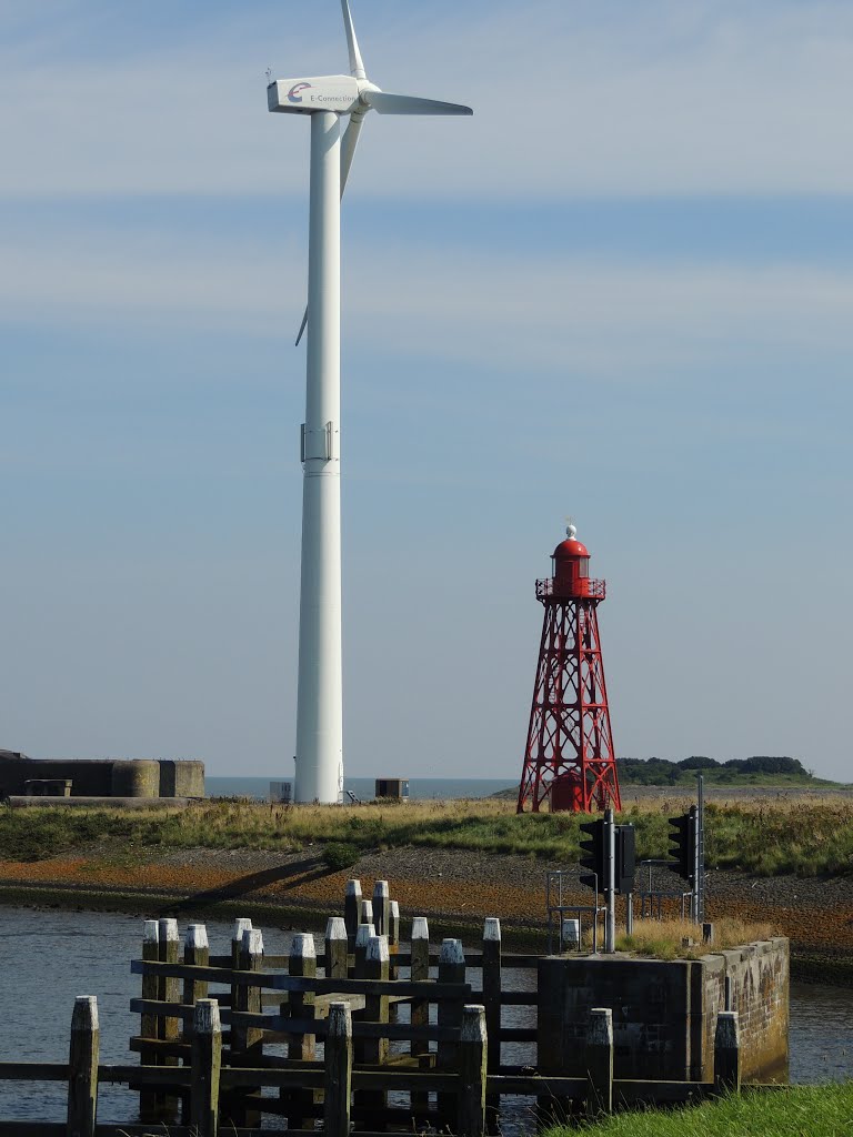 Windmolen en Lichtbaken. (BB) by Bayke de Vries