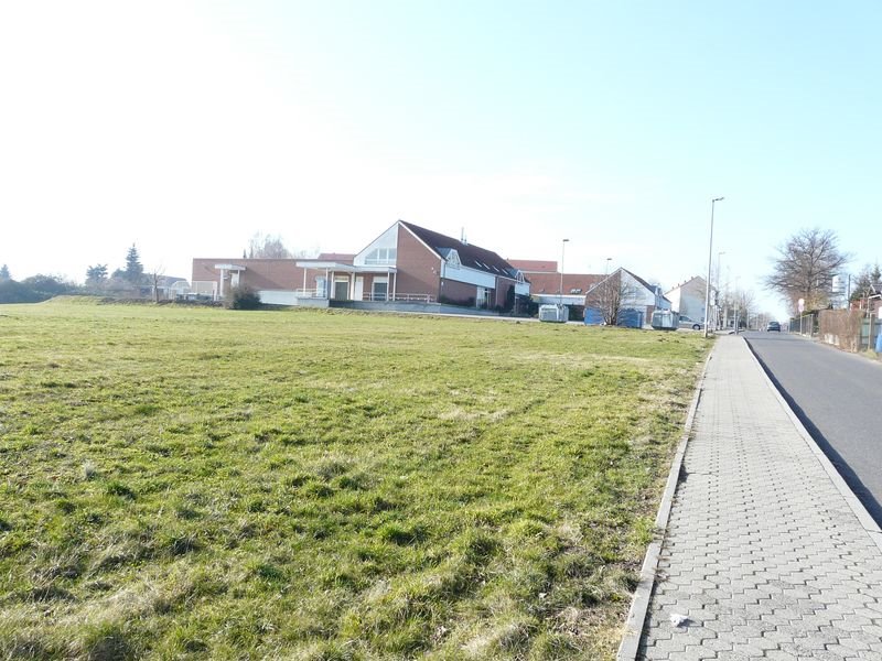 Leisnig, Jahnstr. Einkaufsmarkt und Ärztezentrum by Walter Stuber