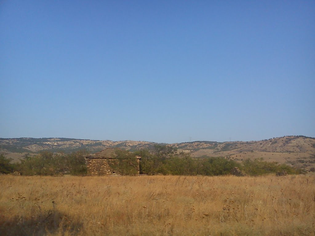 Село ЗГРОПОЛЦИ (велешко) / village of ZGROPOLCI, near Veles, Macedonia by Марио Шаревски - МАКЕДОНИЈА