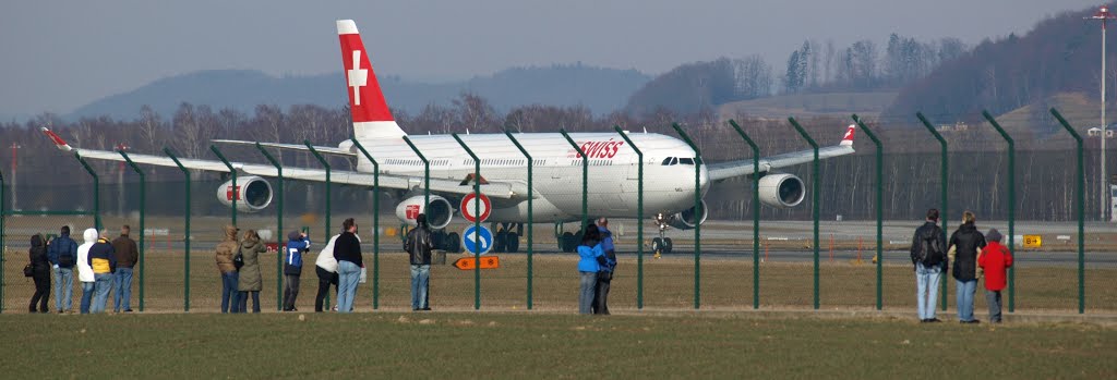 Swiss A-340 takeoff (19th February 2008) by www.swiss-pics.ch by Nils Wanner