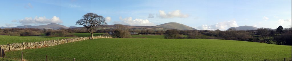 2008.02.06 - view to the east-southeast towards Snowdonia from the Caeathro to Pontrug road (L-R; Moel Rhiwen, Elidir Fach, Elidir Fawr, Y Garn, Cefn Du, Moel Eilio and Mynydd Mawr ('Yr Eliffant') mountains) by Alwyn Rh Joyce