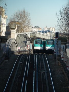 La station aérienne Barbès Rochechouart vue du boulevard du même nom by zagreus