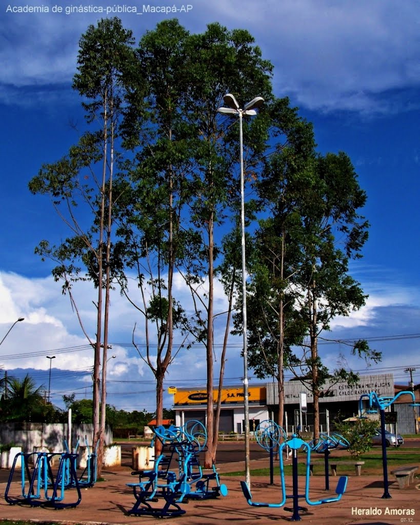 Academia de ginástica-pública ao ar livre_S_Macapá-AP by Heraldo Amoras