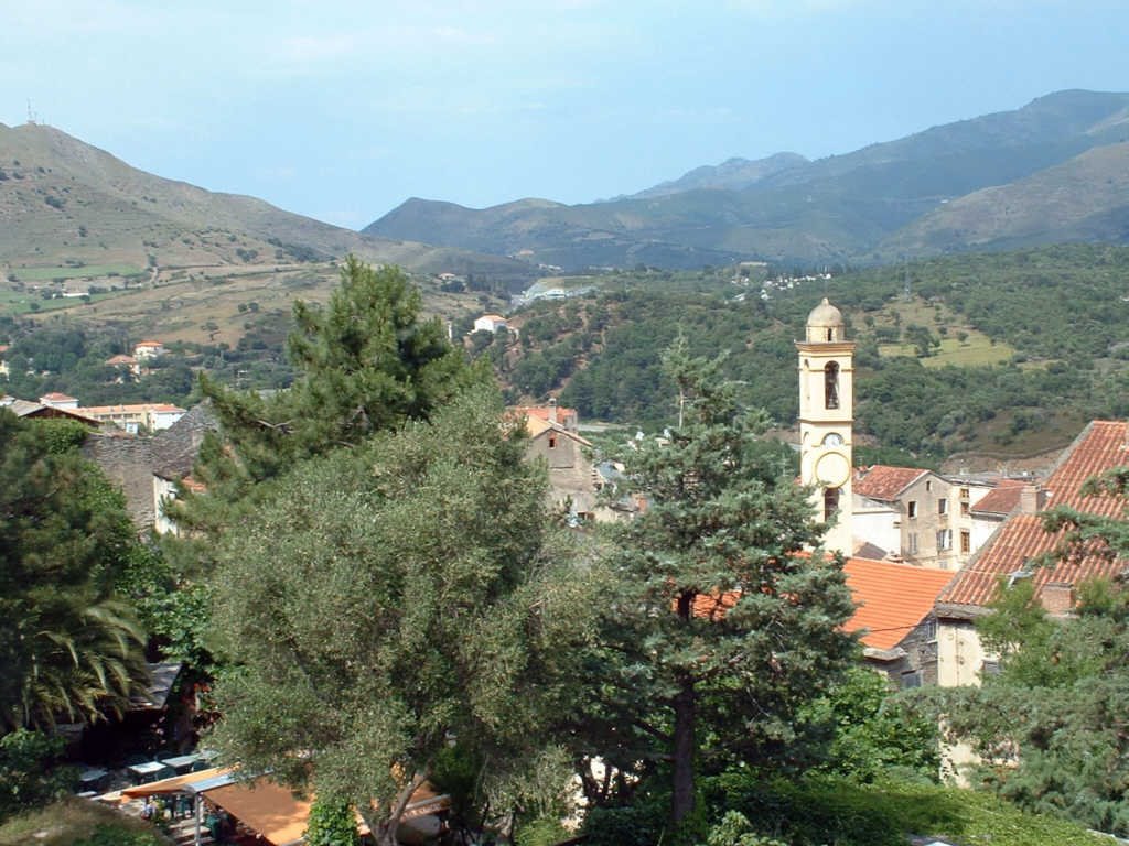 France, la Corse le village de Corté depuis la citadelle de Corti by Roger-11