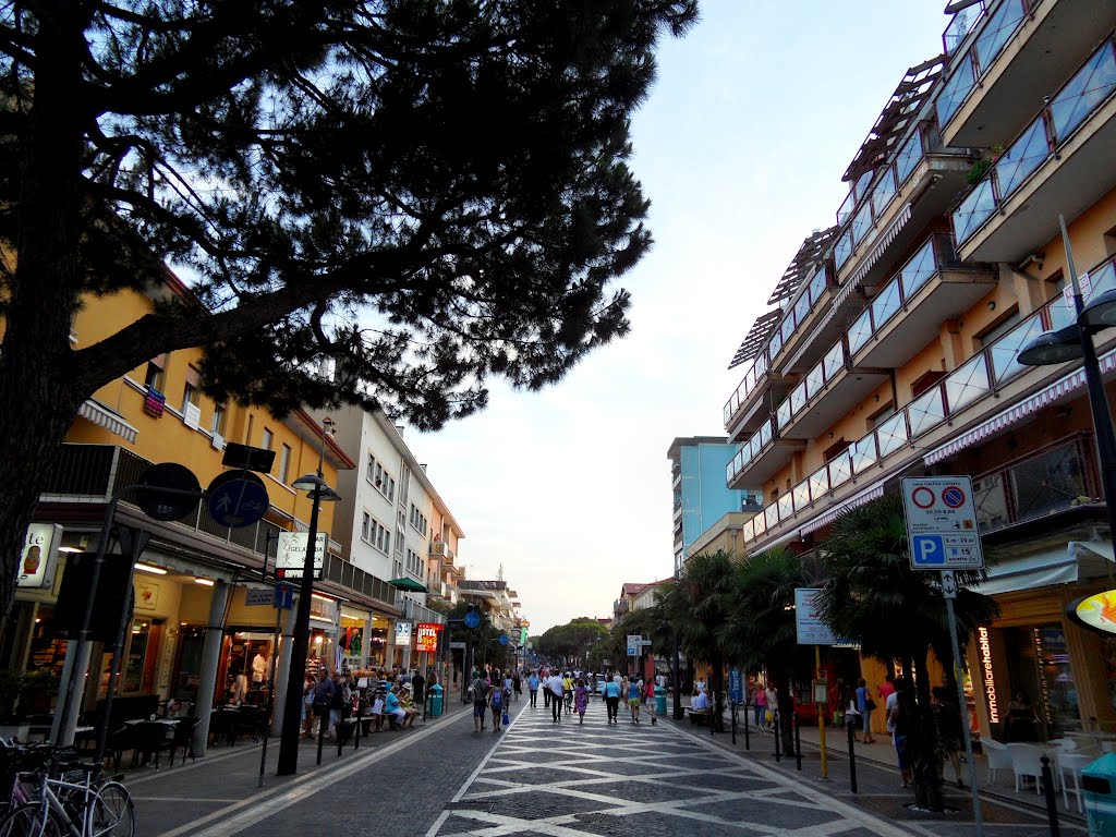 Lido di Jesolo - streetview by Lorant