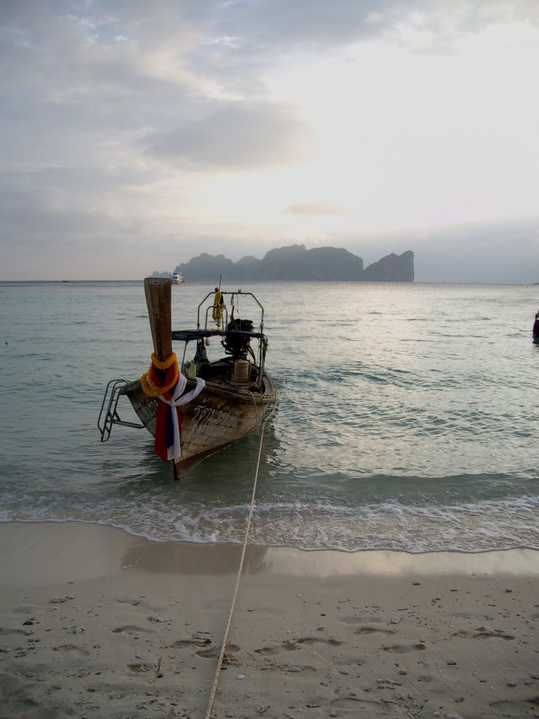 Ko Phi Phi Lay from Long Beach by hotzenwaldelch