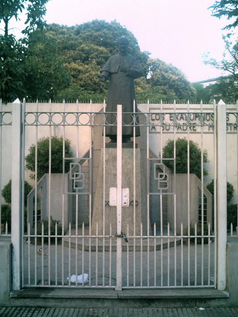 Estatua de Don Bosco Almagro by nawestudio