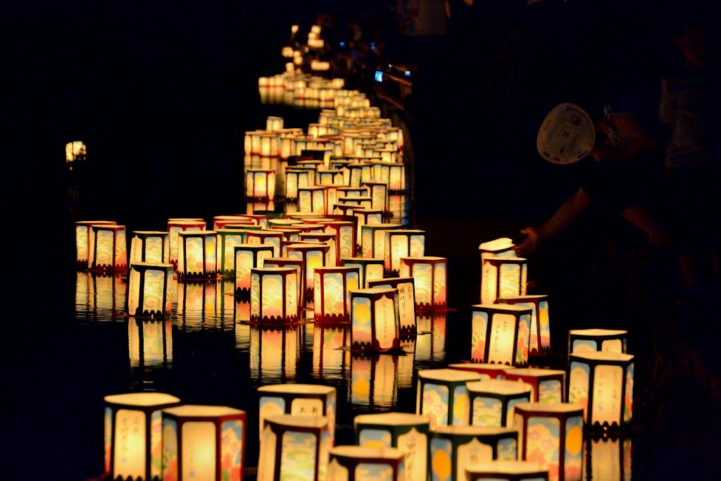 灯籠流し "Toro-nagashi" Floating lanterns by ICE CUSTODIAN