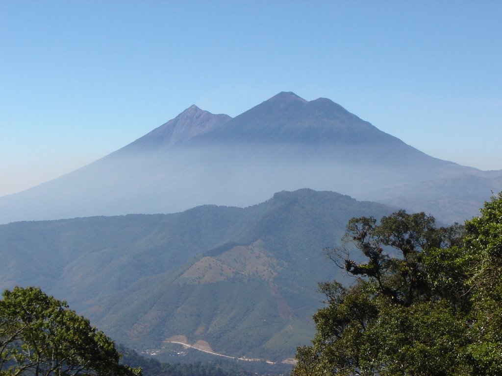 Vista de los Tres Volcanes by JC Soberanis