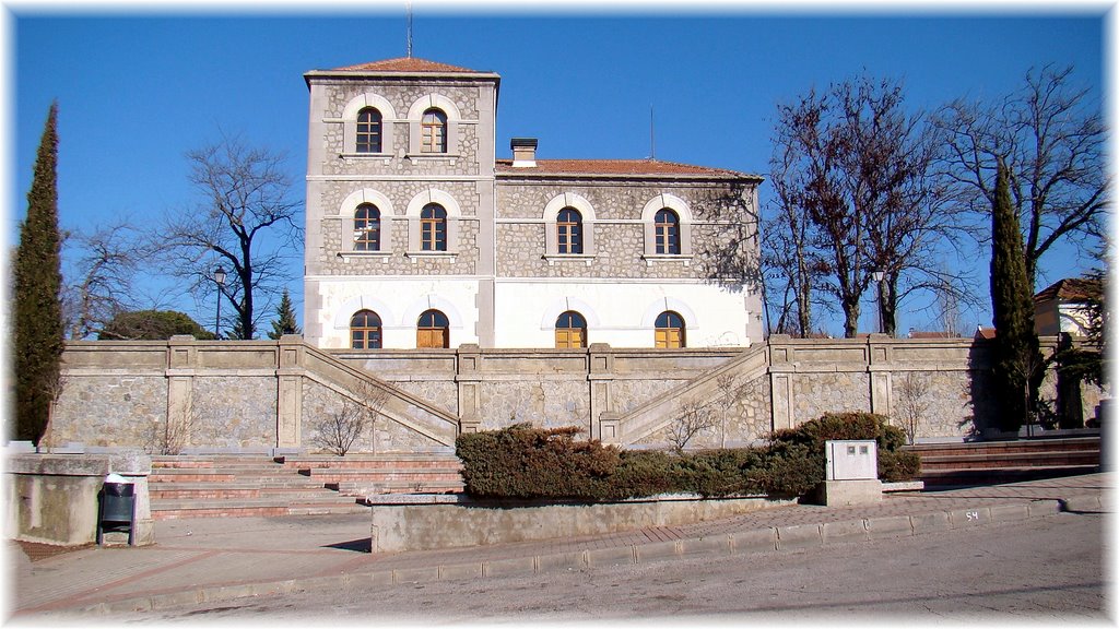 Antigua ESTACION del FERROCARRIL de SAN MARTIN de VALDEIGLESIAS by GUSTAVO ADOLFO VIEITES