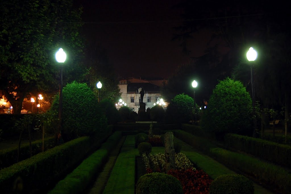 Jardines, de noche by viajeroinquieto