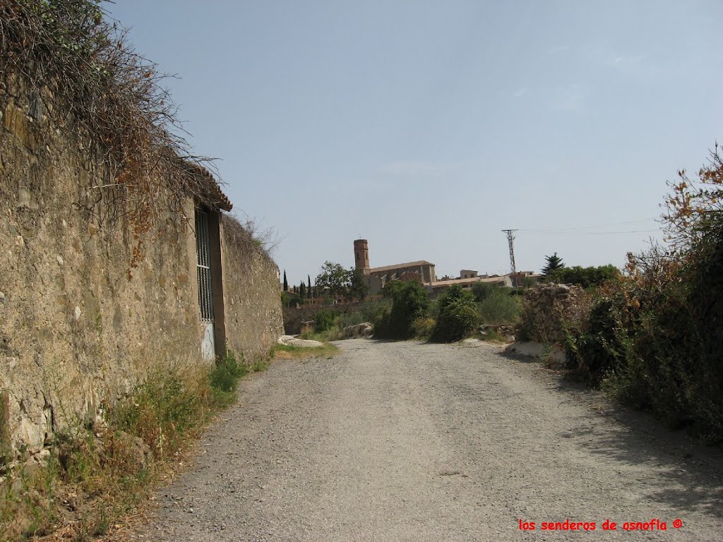 Iglesia de Sant Pere de Poboleda, vista desde el camino. by Los senderos de osnofla