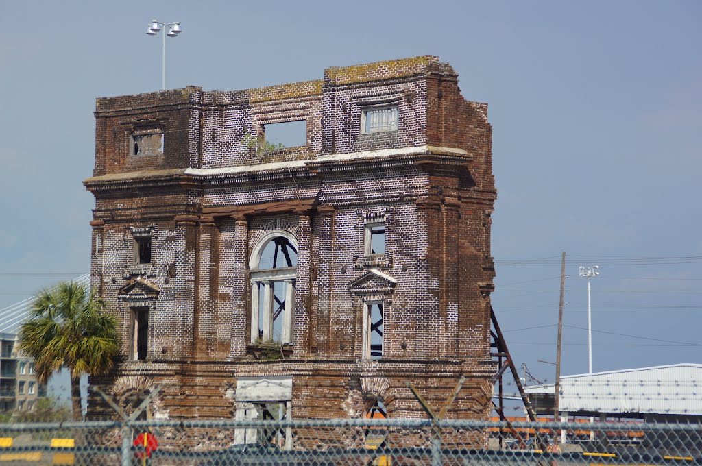 Putting on a façade. by geogeek