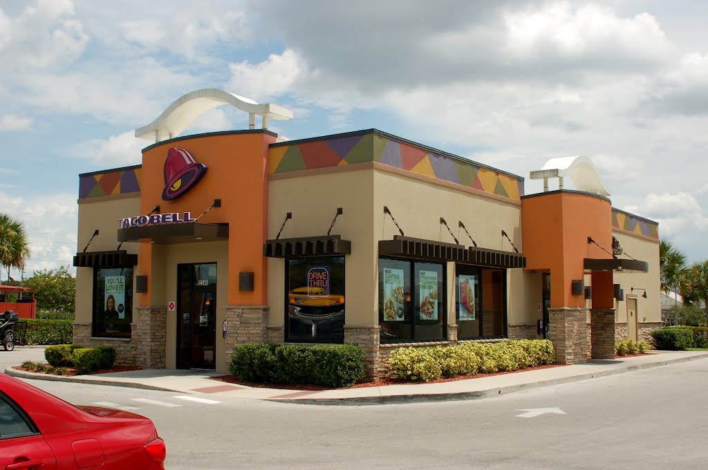 Taco Bell Restaurant at Auburndale, FL by Scotch Canadian