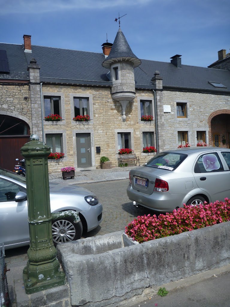 Han - sur - Lesse , Rue des Grottes , Belgique . by PIG Panos I Gyftopoulos