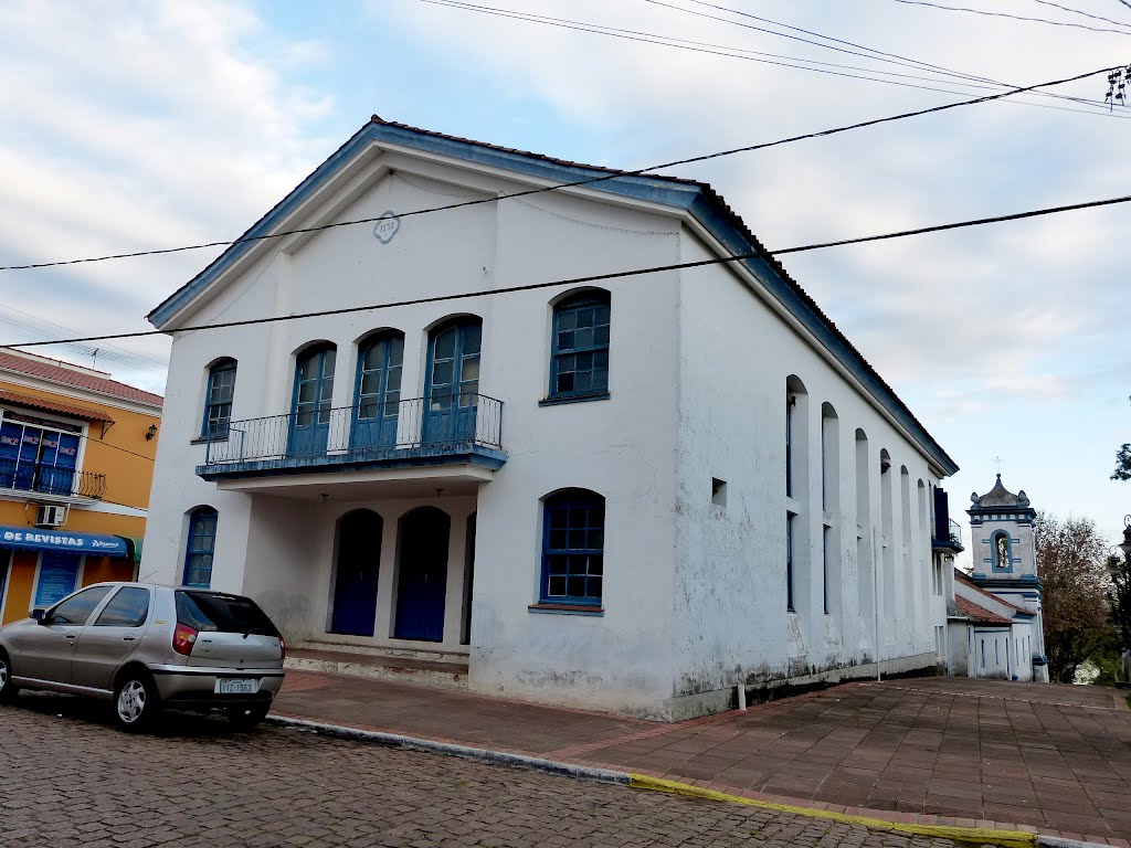 Casa Paroquial da Igreja Bom Jesus, Triunfo, RS by Roque Oliveira